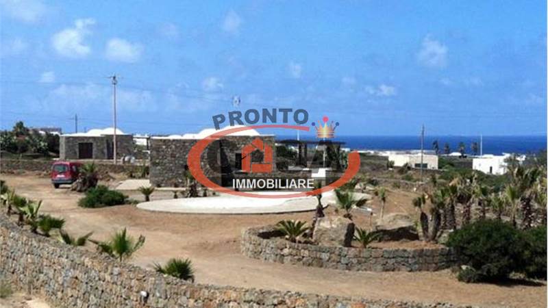 ESCLUSIVO COMPLESSO DI DUE DAMMUSI CON PISCINE PRIVATE E VISTA TRAMONTO – PANTELLERIA